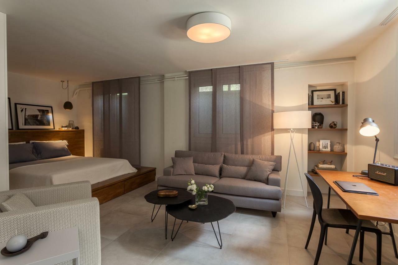 Unique Semi-Basement Stay At The Foot Of The Acropolis Athens Exterior photo